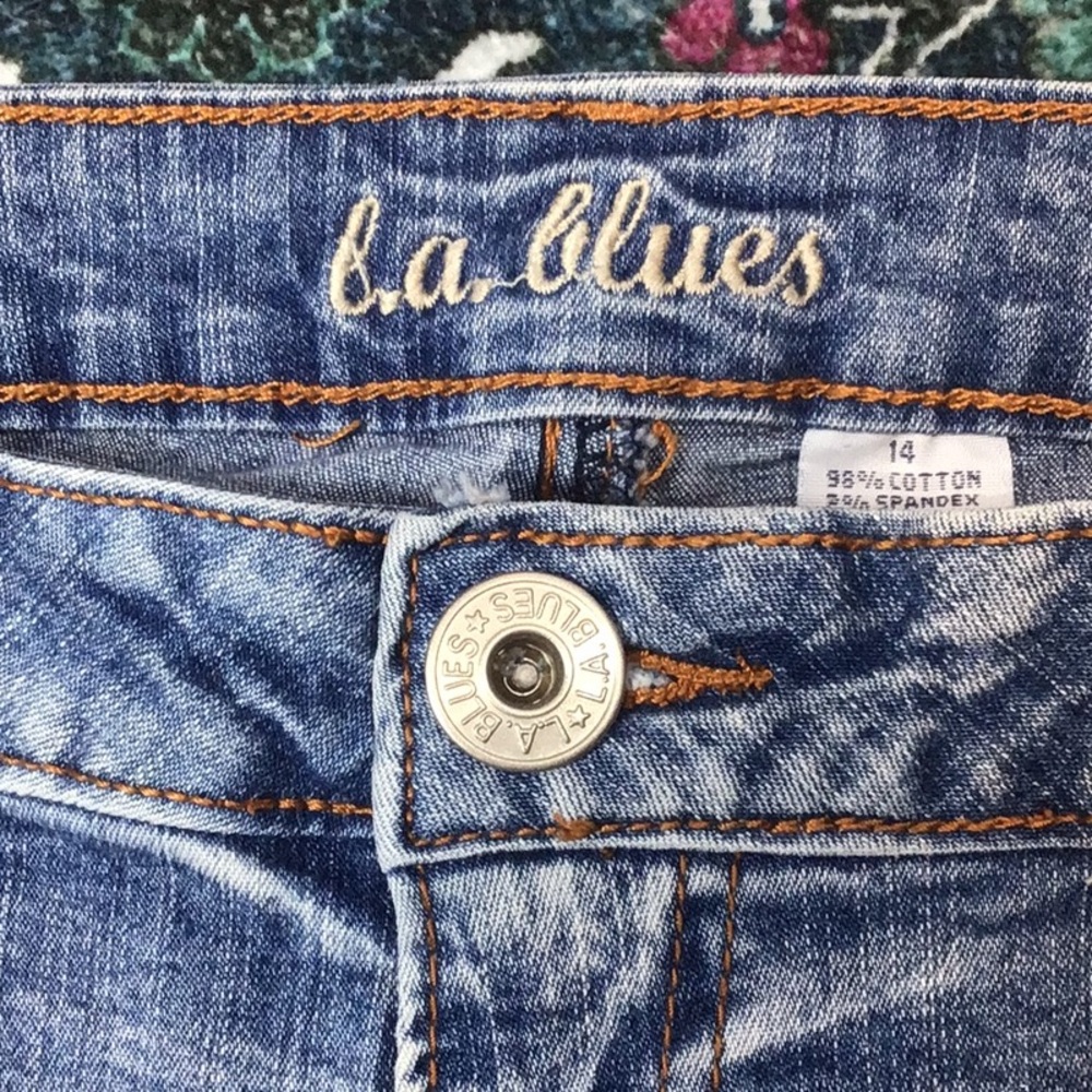 VTG 🐎 L.A. Blues ‘Gaucho Stretch’ Distressed Embroidered Capri Jeans Sz.14 - Picture 2 of 16